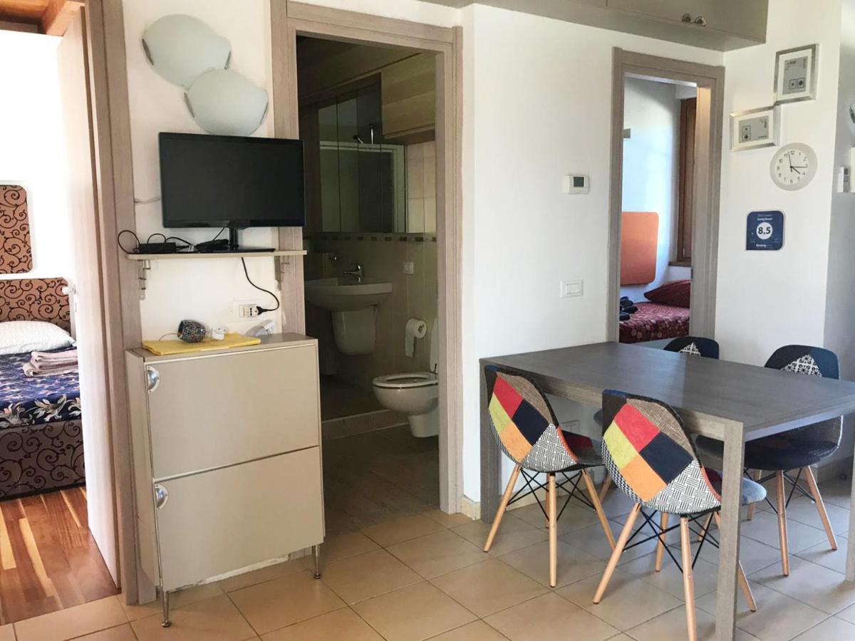 מנרבה דל גארדה Luxury Apartments - Le Fate - Residence With Pool מראה חיצוני תמונה