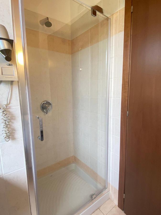 מנרבה דל גארדה Luxury Apartments - Le Fate - Residence With Pool מראה חיצוני תמונה