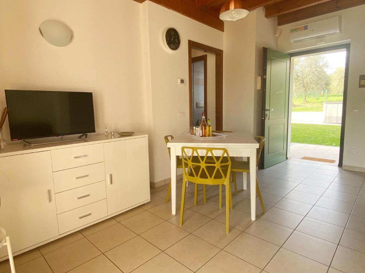 מנרבה דל גארדה Luxury Apartments - Le Fate - Residence With Pool מראה חיצוני תמונה