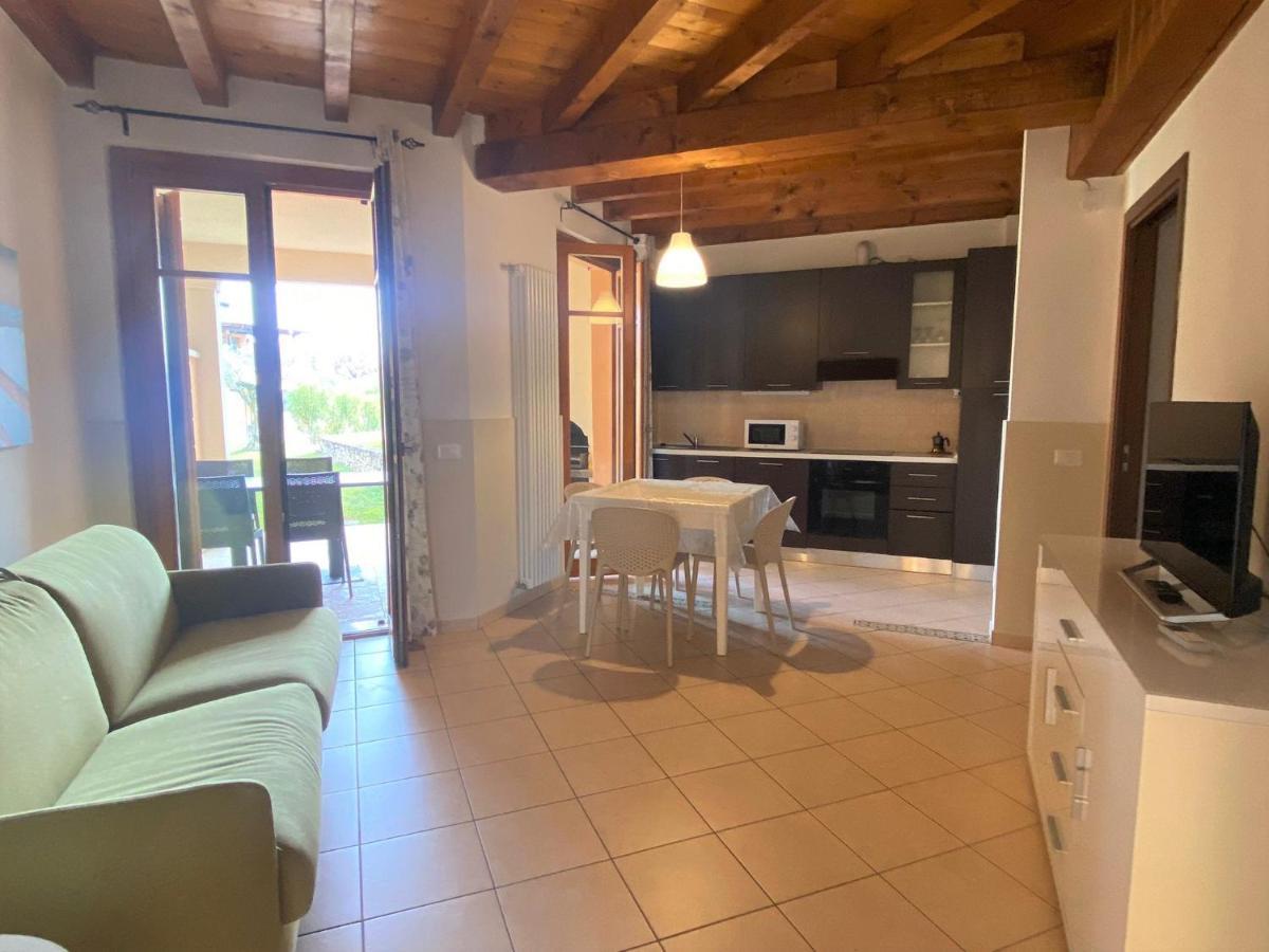 מנרבה דל גארדה Luxury Apartments - Le Fate - Residence With Pool מראה חיצוני תמונה